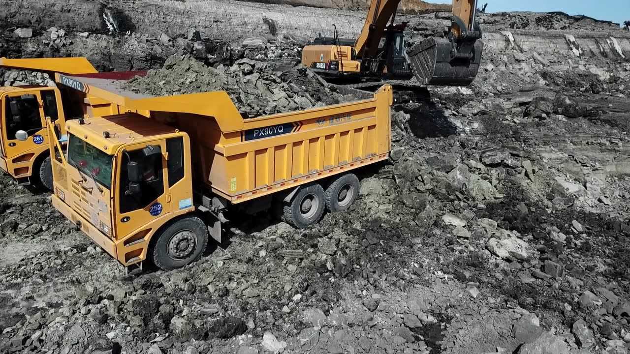 山东蓬翔汽车有限公司------px90at"矿龙"