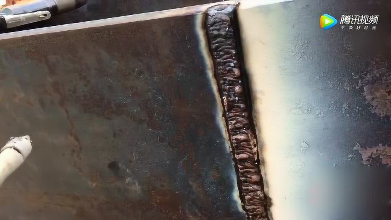 老师傅焊20个厚的铁件,敲掉焊渣,真是完美!太牛了!_高清1080P在线观看平台_腾讯视频