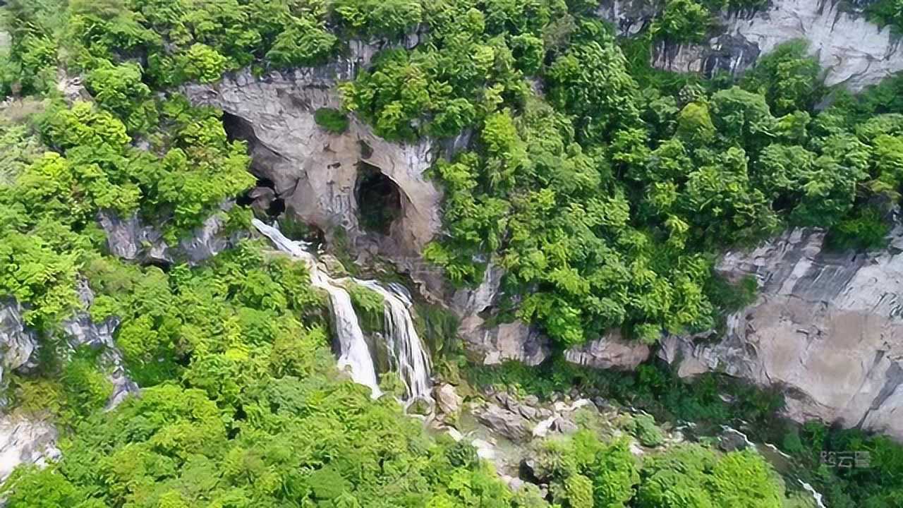 贵州大自然鬼斧神工悬崖下形成世外桃源天生桥瀑布无人敢去