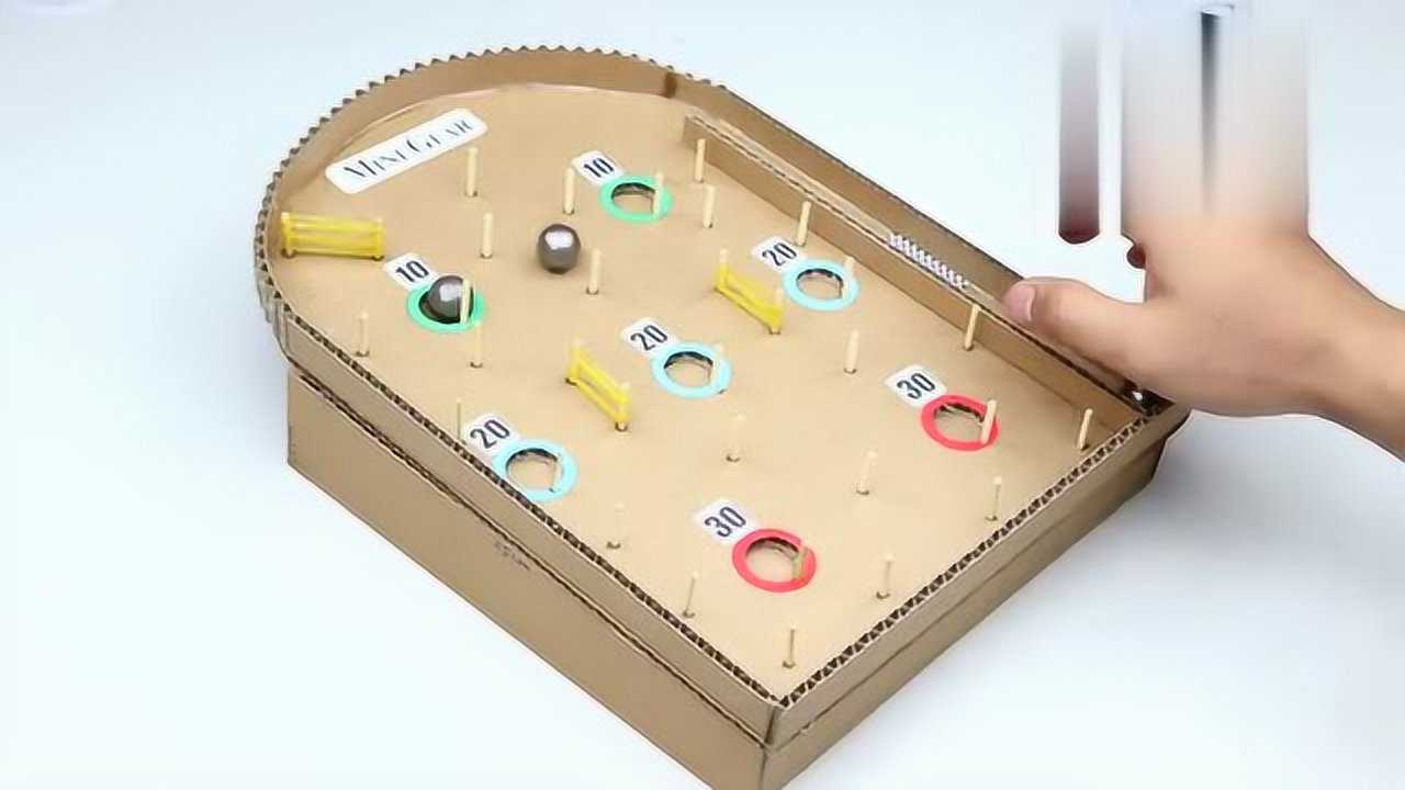 神一样的diy创意游戏用纸板做一个双人对战弹珠游戏机不错啊