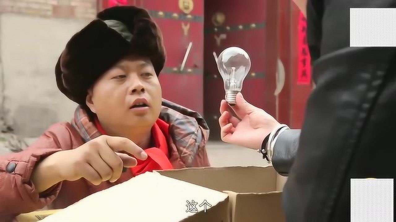 傻子问美女买灯泡,把美女都说糊涂了,智商可以!