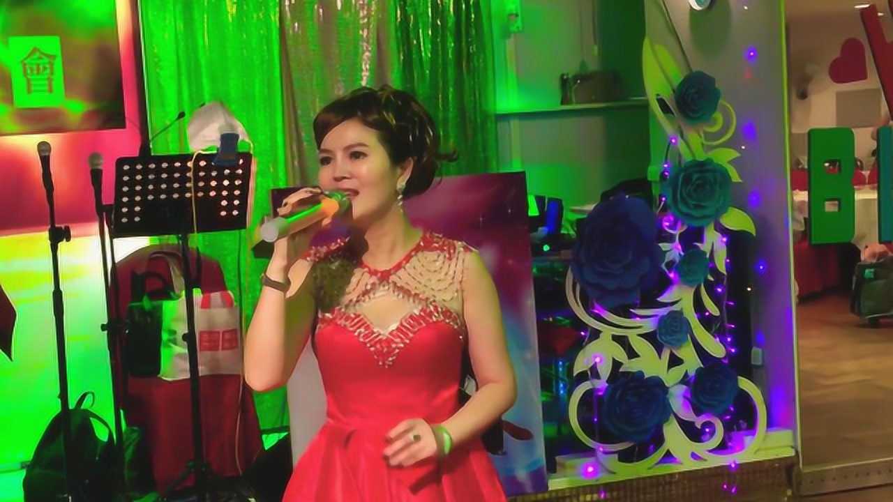香港街头靓女艺人小红献唱乐儿生日会《我只在乎你》今天好迷人