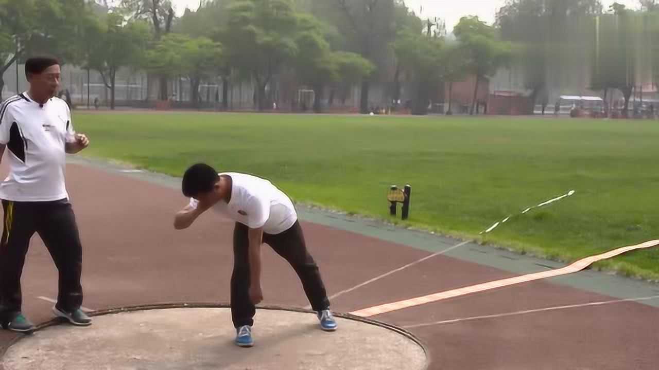 中考体育之原地推铅球技术要领讲解