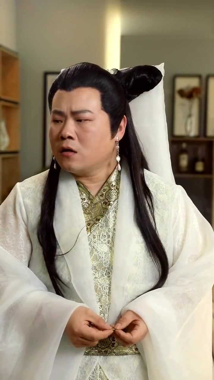 最近小岳岳火了,扮演白素贞,包袱不断,真的太逗了