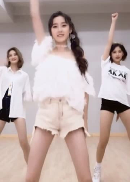 3个美女跳隔壁泰山，谁跳得好带谁走 - 腾讯视频