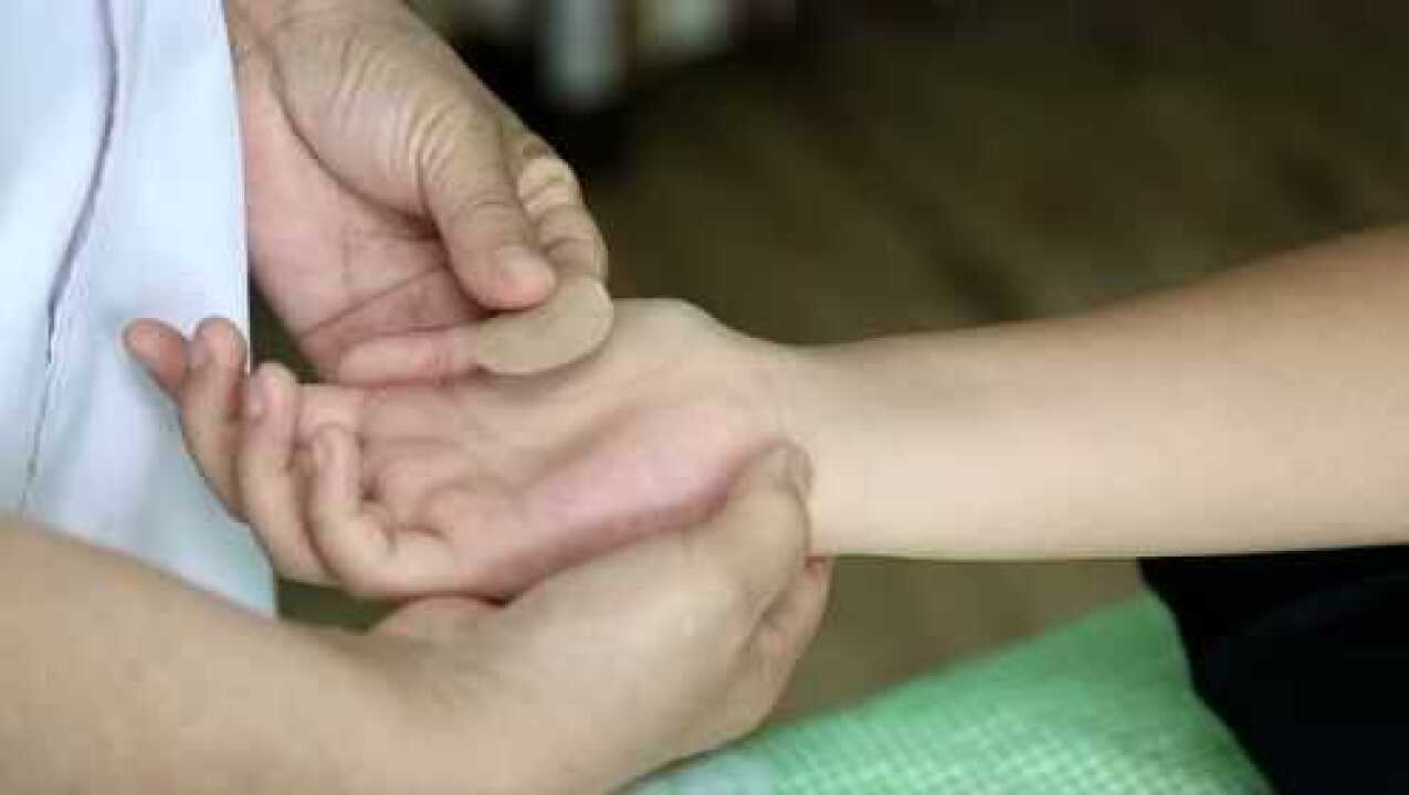 神门穴的准确位置及找穴方法_高清