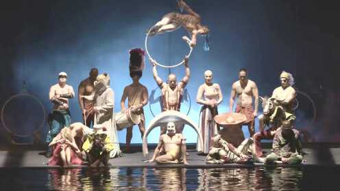 'O' by Cirque du Soleil