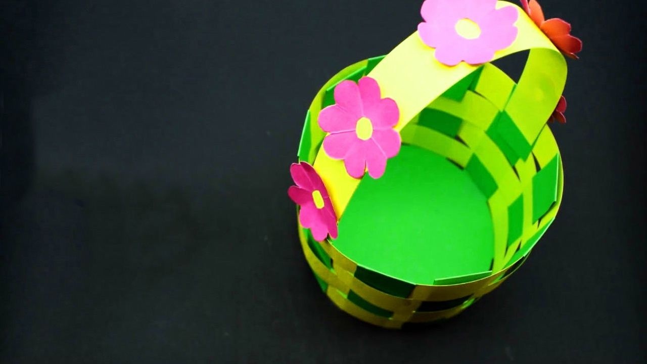 手工折纸艺术,教你制作一个漂亮的纸篮子