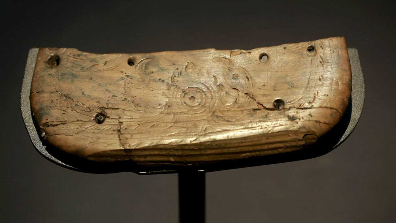 双鸟朝阳纹象牙蝶形器来自7000年前的河姆渡遗址