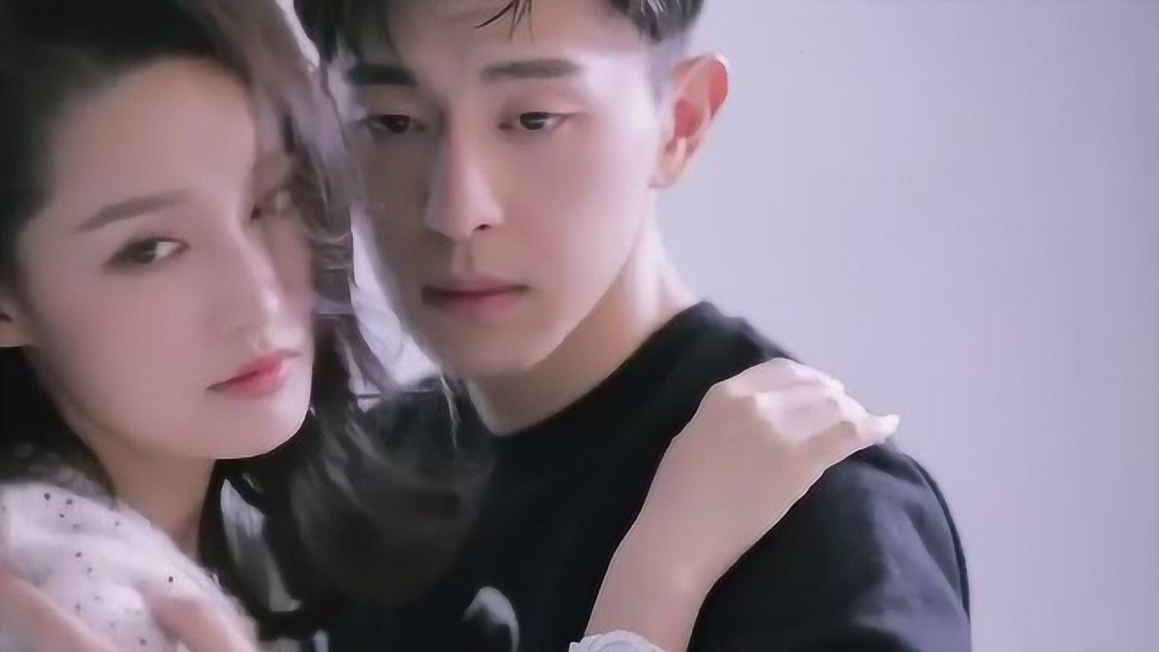 邓伦李沁合体视频来袭,甜蜜暴击,网友直呼在一起!