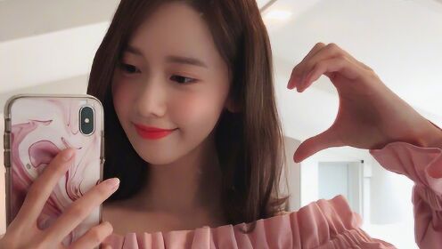 林允儿发比心照片表白粉丝 美手白嫩修长超吸睛