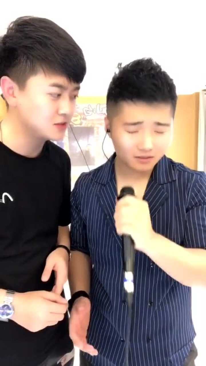 白小白看见他来了,立马怂了,太搞笑了!