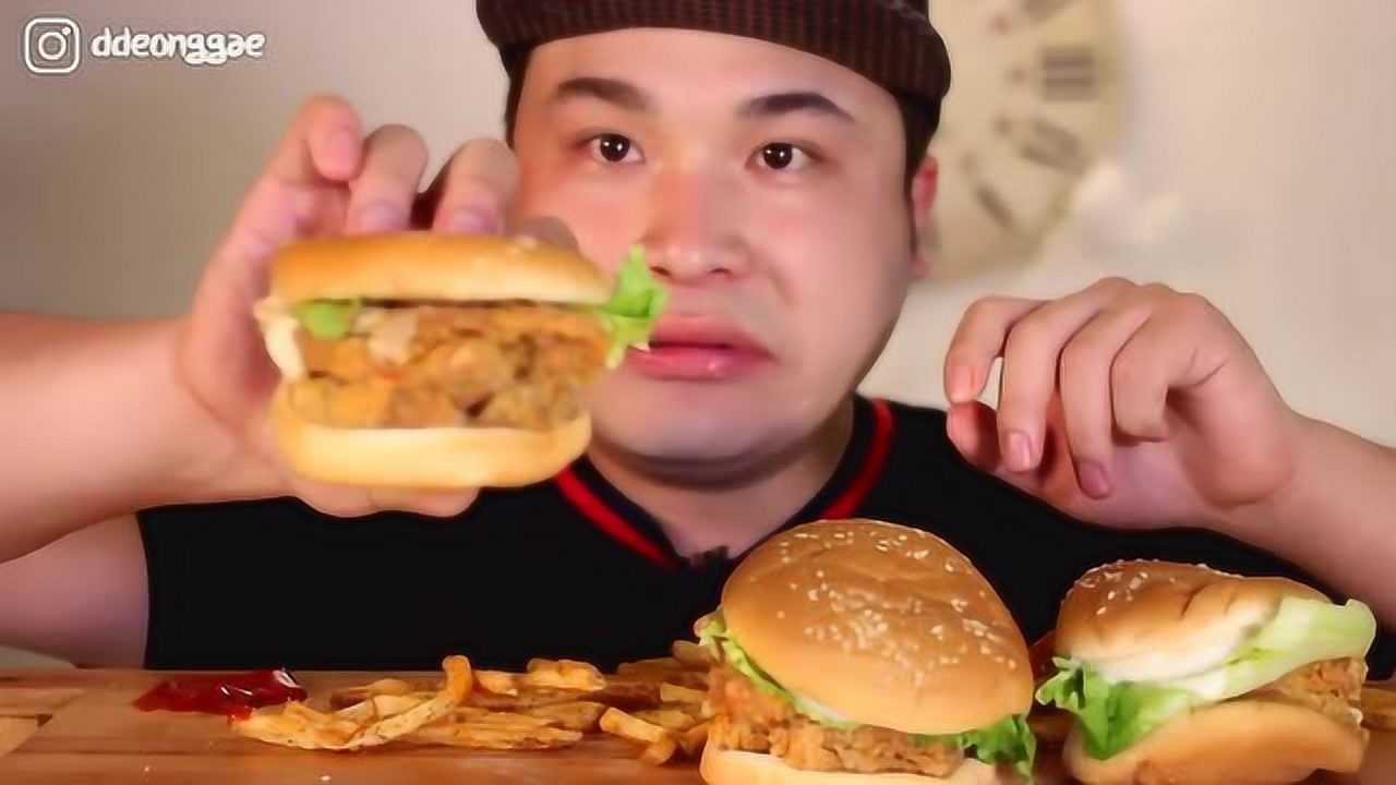 大胃王胖子吃汉堡几大口一个连吃四个超过瘾