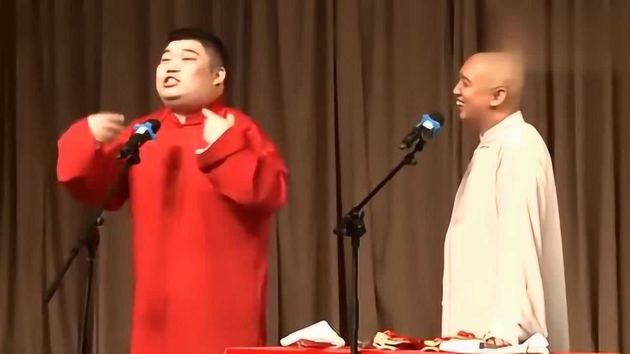 郭德纲新收徒弟小万人迷相声拜师之后表演火爆台下笑没停过