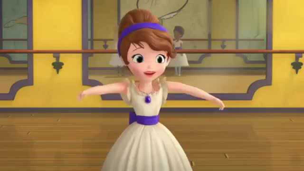 小公主苏菲亚卡丽学跳芭蕾舞一个旋转动作把她搞得晕头转向