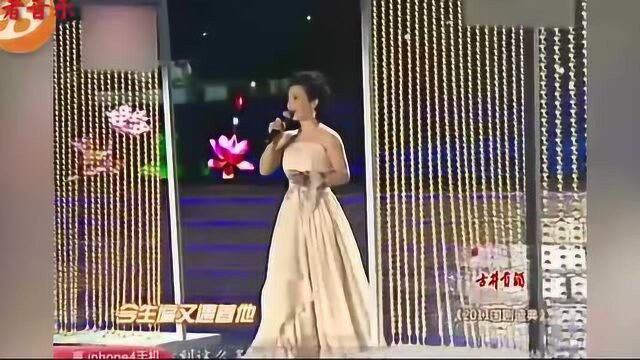 甜歌皇后李玲玉舞台动情演唱《枉凝眉》经典旋律余音绕梁,三日不绝