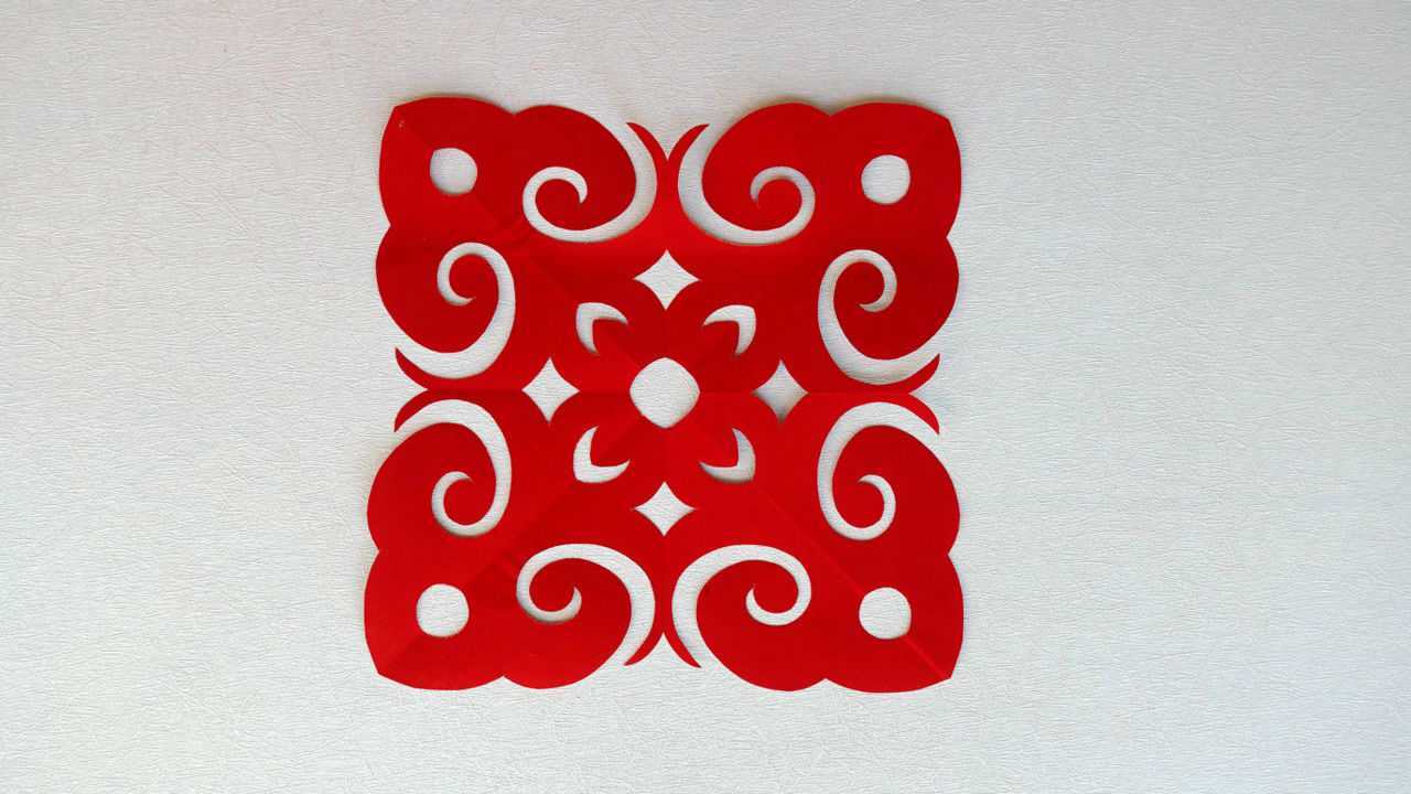 如意团花剪纸如意代表吉祥的物品用于剪纸中有如人之意的内涵