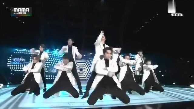 EXO《上瘾》现场版,有谁注意到金钟仁赤脚上场跳舞了