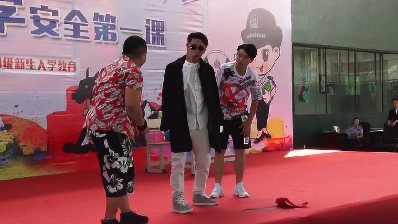 小品校园贷为你推荐自动连播03:13嘻哈老师鬼卞的公开课九州天空城209