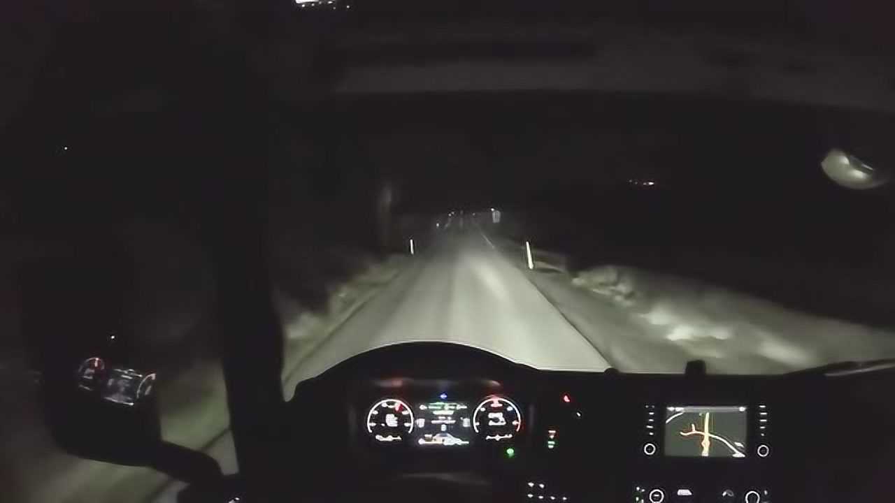 夜晚第一视角驾驶斯堪尼亚大卡车跑路,欧卡既视感
