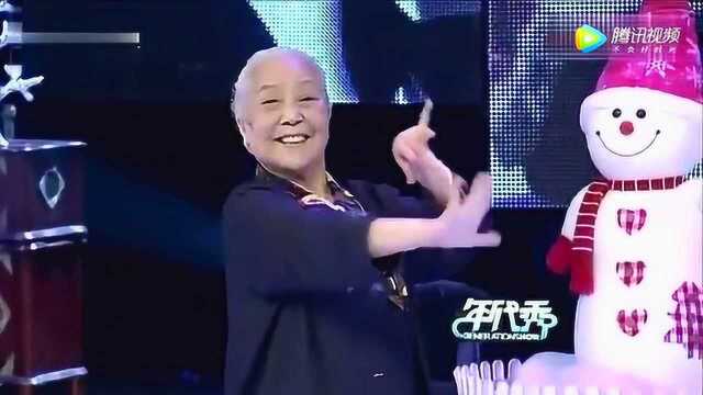 82岁高龄胡松华再献《赞歌》,老伴张曼茹伴舞,真是难得啊!