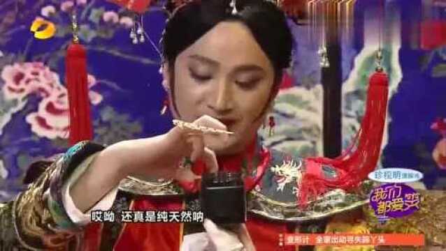 皇后突然妩媚动人,看着魔镜的气质都不一样了!