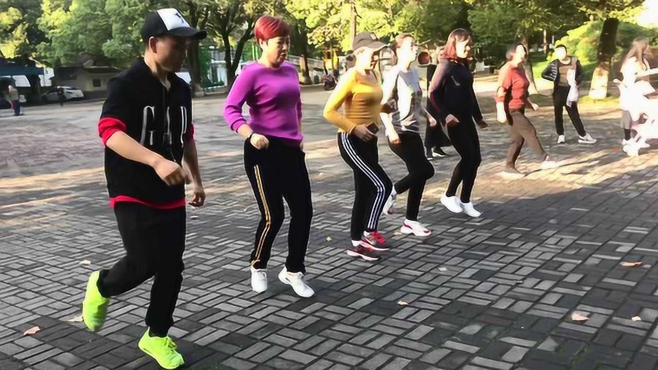 想学鬼步舞老师教你14步简单组合舞步慢动作示范