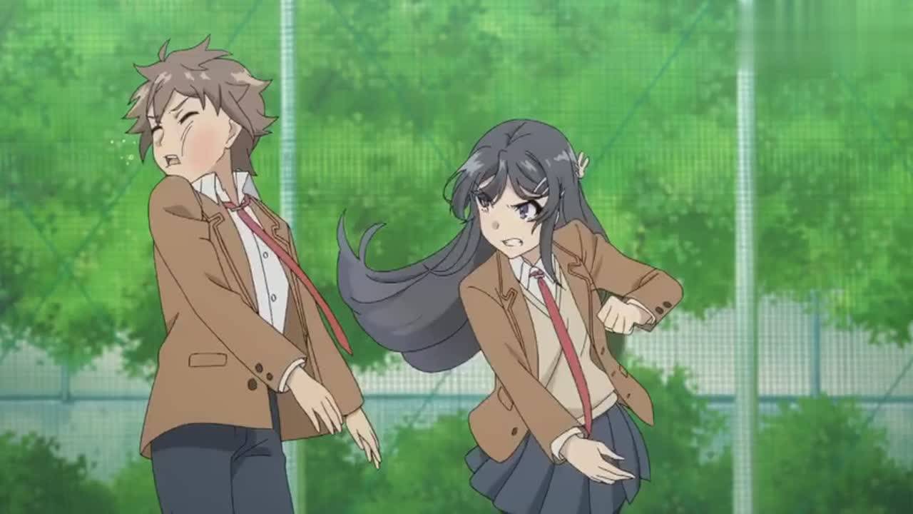 青春猪头少年:咲太校园操场表白麻衣学姐,这表白技巧想不成功都难