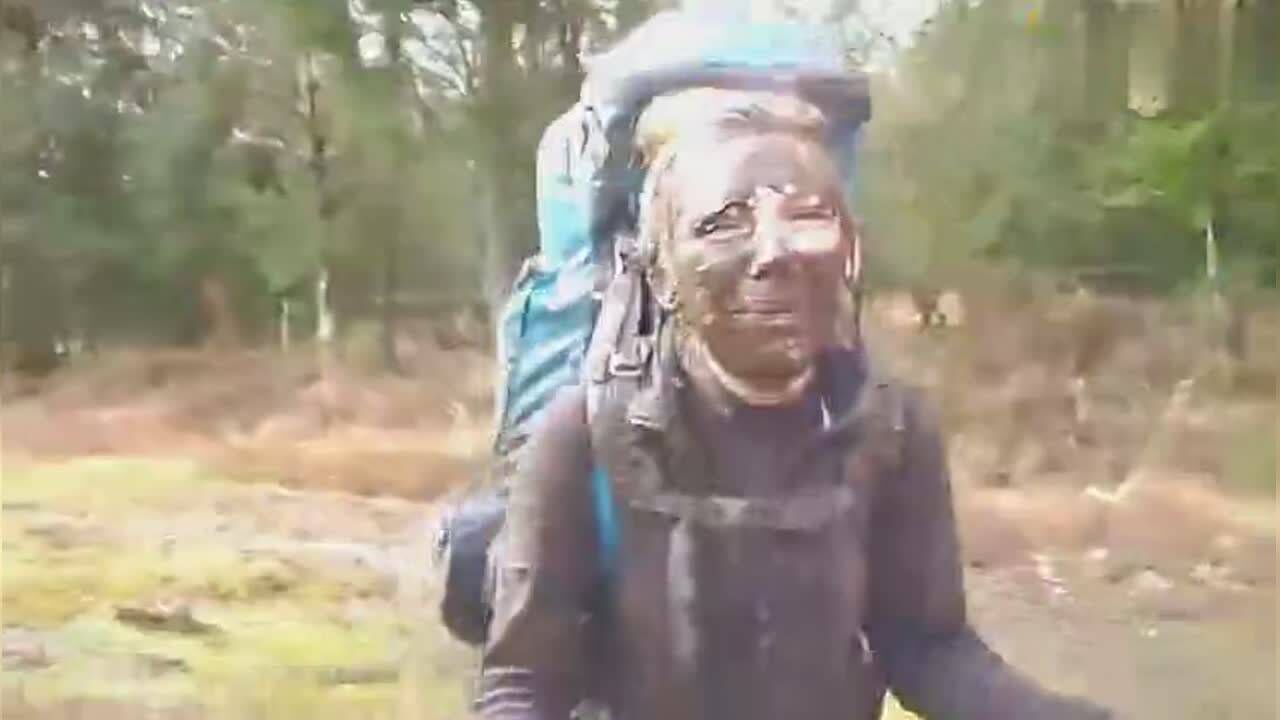 妹子过沼泽满脸浑身都是泥气的崩溃