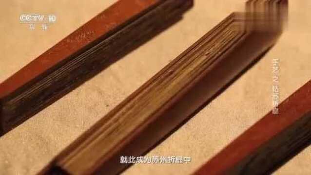 折扇的灵魂在于扇骨的好坏,使用独家秘方来增加材料的韧性