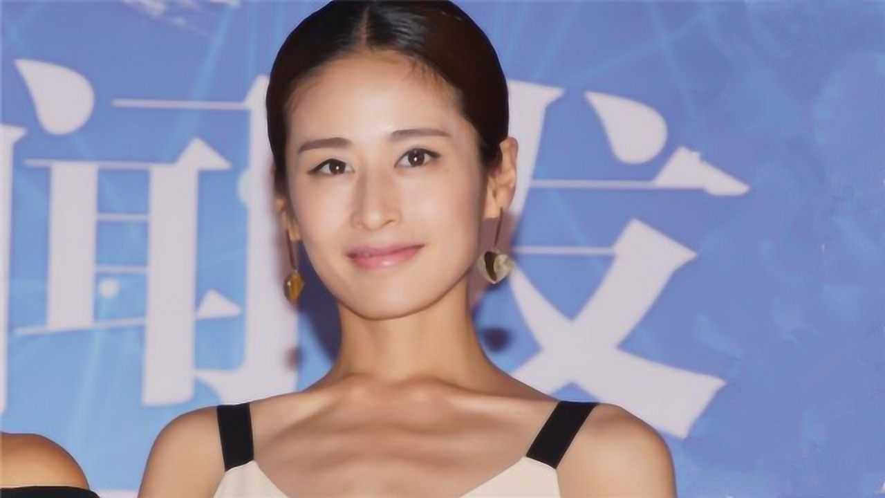 颖儿瘦脱了相脖子以下骨头突出太吓人因为aa制婚姻拼命赚钱
