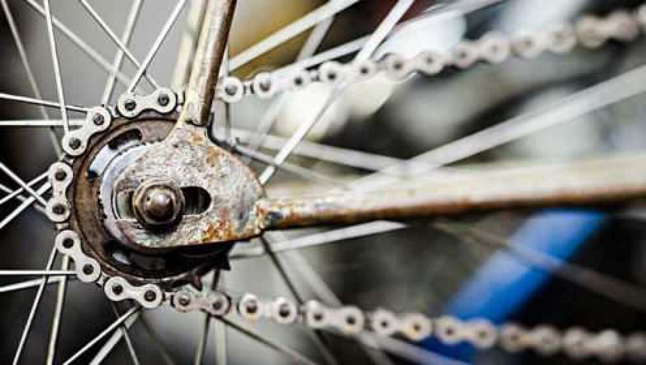 自行车总是掉链子这是什么原因看完链条制造过程自己动手修