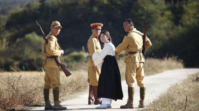 三分钟带你看完比鬼片还可怕的电影《鬼乡》,鬼子的种种恶行