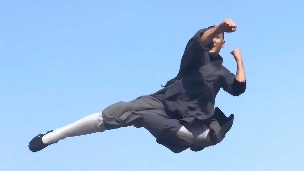 少林武僧练武14年,一招"少林地龙拳"出神入化,称:要重新定义功夫