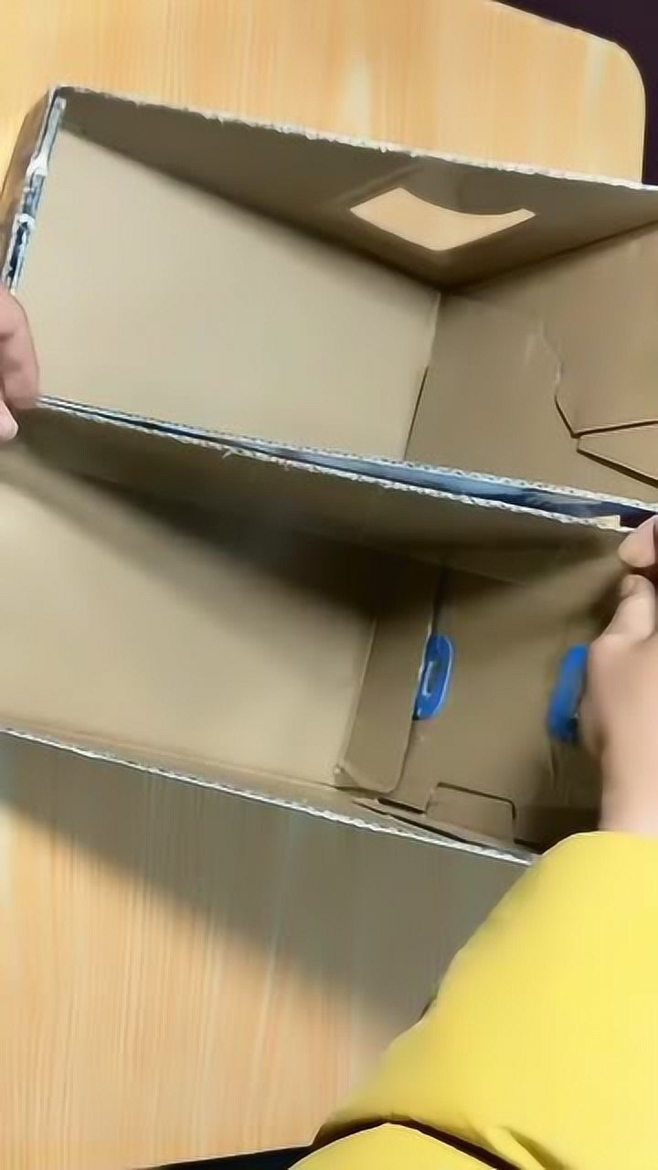 牛奶纸箱变废为宝制作书架简单又实用