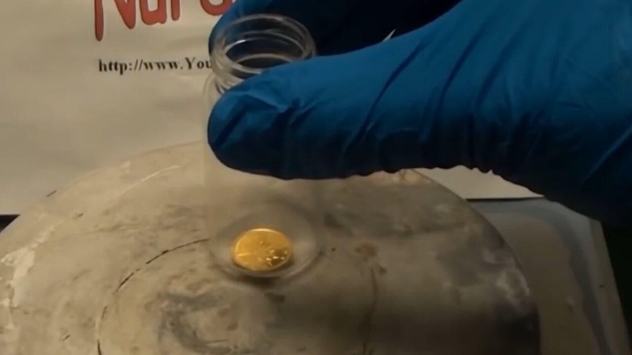 化学界称王称霸的“王水”，能吞噬金币吗？老外真是不心疼钱_高清1080P在线观看平台_腾讯视频
