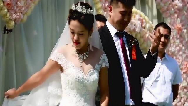 户外草坪婚礼仪式,满满的西式婚礼风格