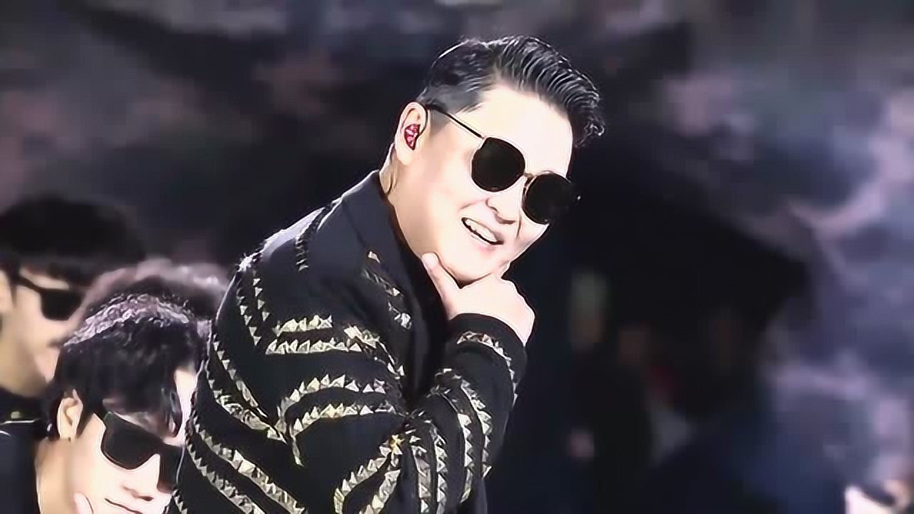 韩国psy鸟叔带领数百人大跳《江南style》,现场气氛超嗨的!