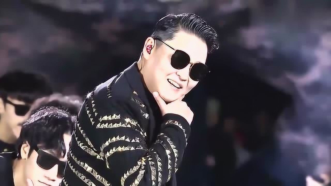 韩国psy鸟叔带领数百人大跳《江南style》,现场气氛超嗨的!