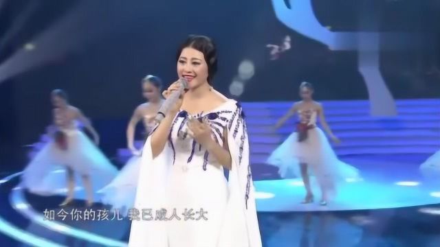 米粒精彩演唱《我亲爱的妈妈》甜美的歌声暖人心