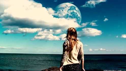 《另一个地球》：天空出现另一个地球，平行世界命运不同