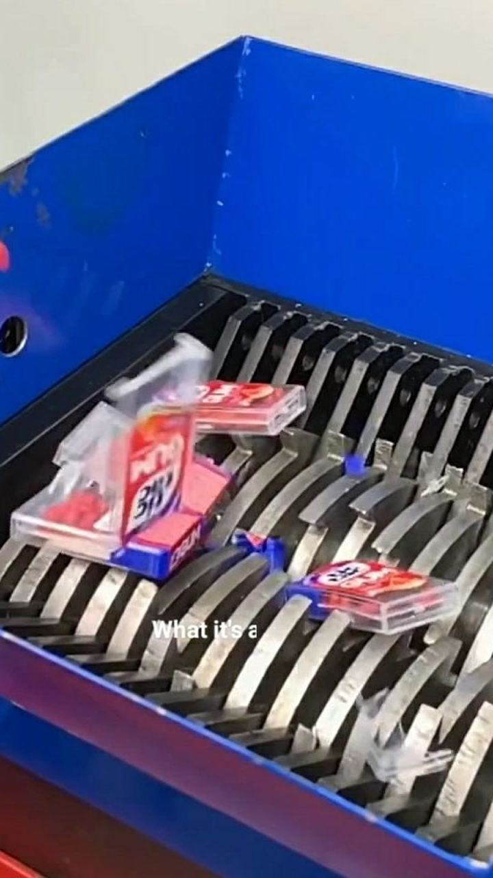 一打糖果一次性丢进粉碎机,瞬间成渣渣了