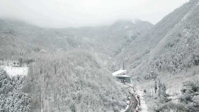 我国这座南方城市的雪山,海拔5000多米,景色不输长白山