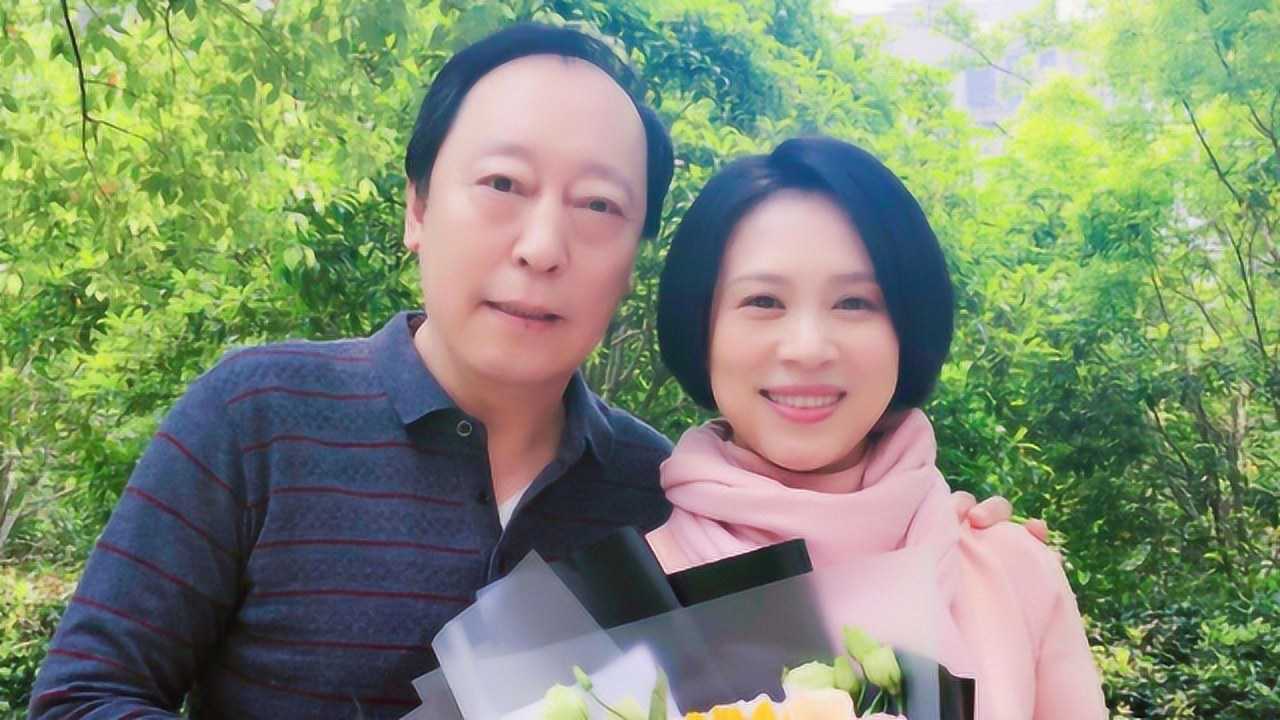 倪大红隐藏27年的妻子竟然是倪萍的妹妹结婚多年从未公开过