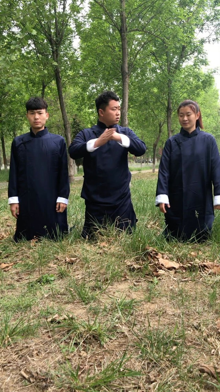 兄弟三人结拜,大哥二哥都说话了,三弟没节奏啊