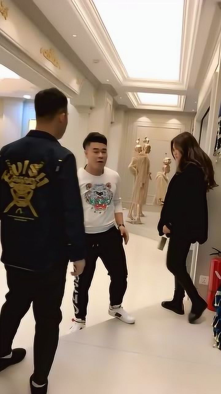 四平青年阿厦和朋友去商场买貂竟闹出笑话