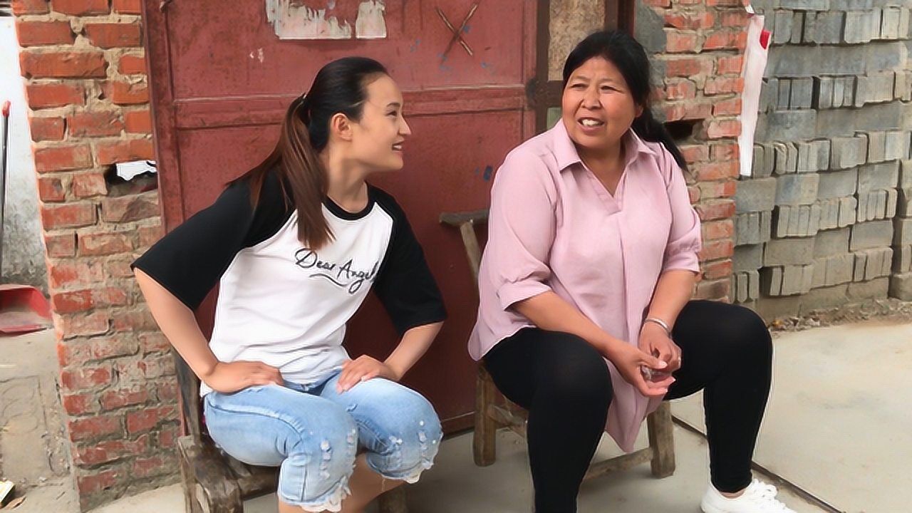 农村媳妇和婆婆商量盖房子,婆媳意见不一致,最后到底听谁的