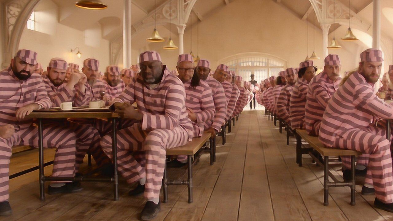 一只被当成小偷的熊,自从它进了监狱,那里的画风变得如此不同