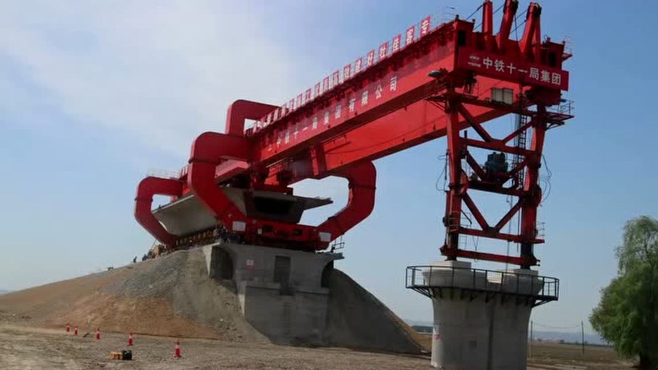 牡佳六标开始架梁