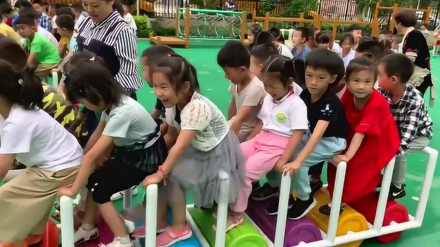 龙口市东江中心幼儿园别样“赛龙舟”